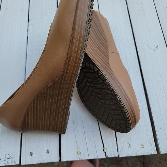 CROCS Tan and Purple Platform Shoes - Picture 6 of 7